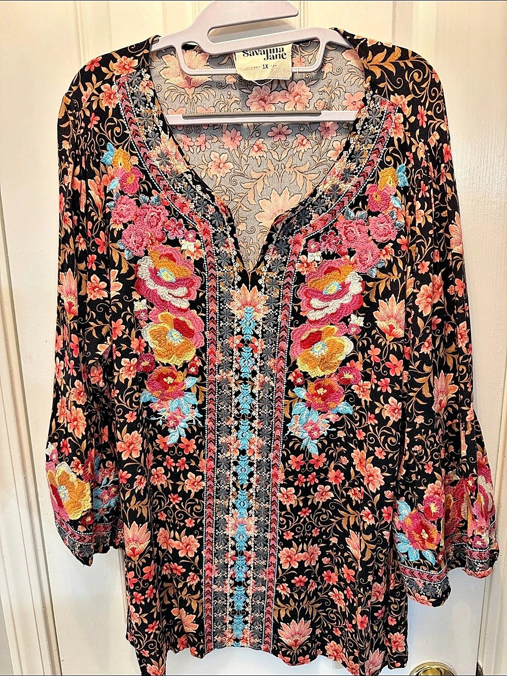 Savanna Jane Floral Embroidered Tunic in Black & Pink Size 1X Like New